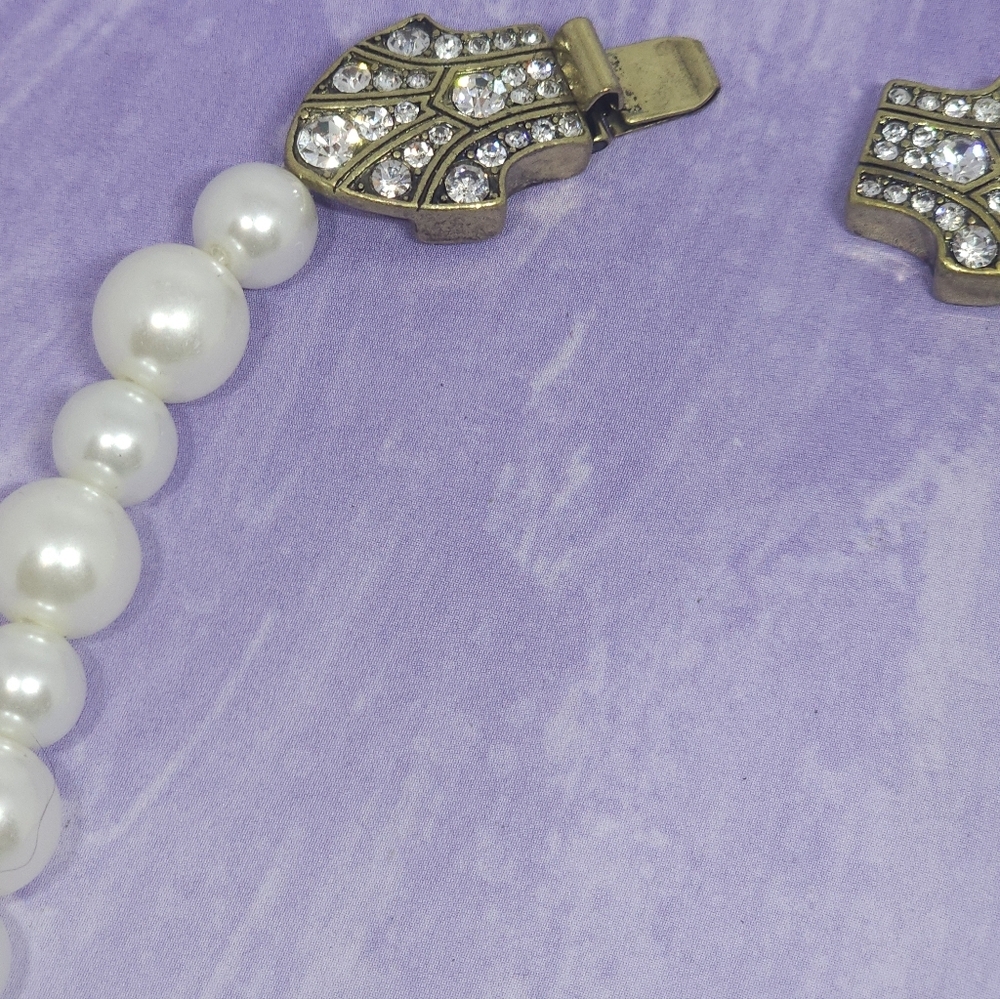 5 for $20 Chloe + Isabel Faux Pearl Necklace Decorative Clasp - Picture 4 of 8